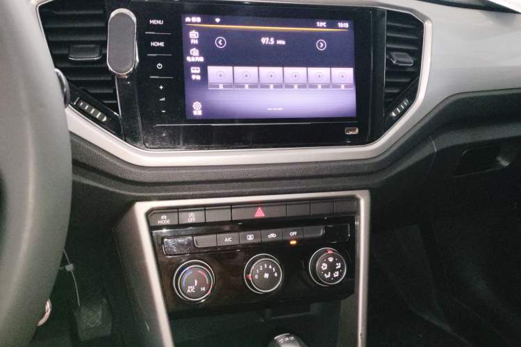 Used Volkswagen T-ROC 2021 Revised Version 280TSI DSG Two-Wheel Drive Elite Connect Edition Audio And AC Panel