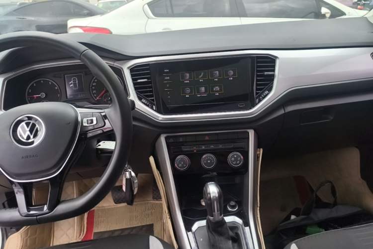 Used Volkswagen T-ROC 2021 Revised Version 280TSI DSG Two-Wheel Drive Elite Connect Edition Audio And AC Panel