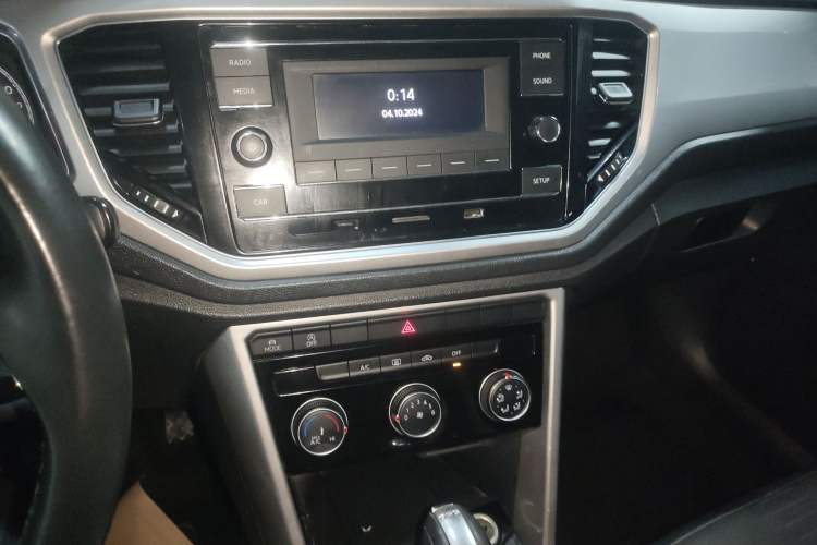 Used Volkswagen T-ROC 2021 280TSI DSG Two-Wheel Drive Elite Connect Edition Audio And AC Panel