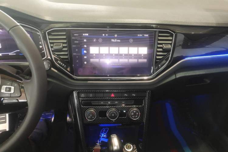 Used Volkswagen T-ROC 2021 280TSI DSG Two-Wheel Drive Comfort Connect 30th Anniversary Edition Audio And AC Panel