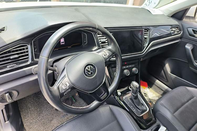 Used Volkswagen T-ROC 2021 280TSI DSG Two-Wheel Drive Elite Connect Edition Audio And AC Panel