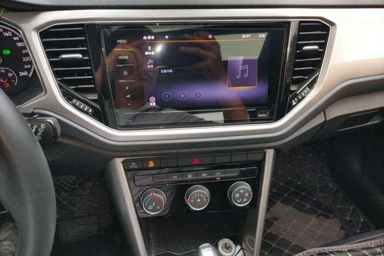 Used Volkswagen T-ROC 2021 280TSI DSG Two-Wheel Drive Elite Connect Edition Audio And AC Panel