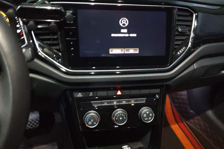 Used Volkswagen T-ROC 2021 Revised Version 280TSI DSG Two-Wheel Drive Comfort & Smart Connectivity Edition Audio And AC Panel