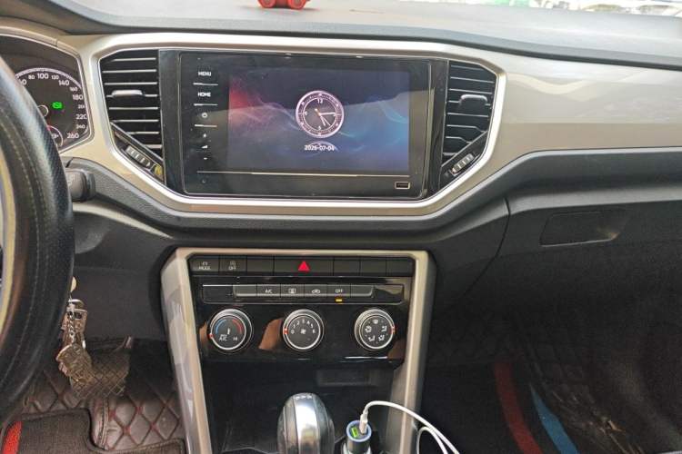 Used Volkswagen T-ROC 2021 280TSI DSG Two-Wheel Drive Elite Connect Edition Audio And AC Panel