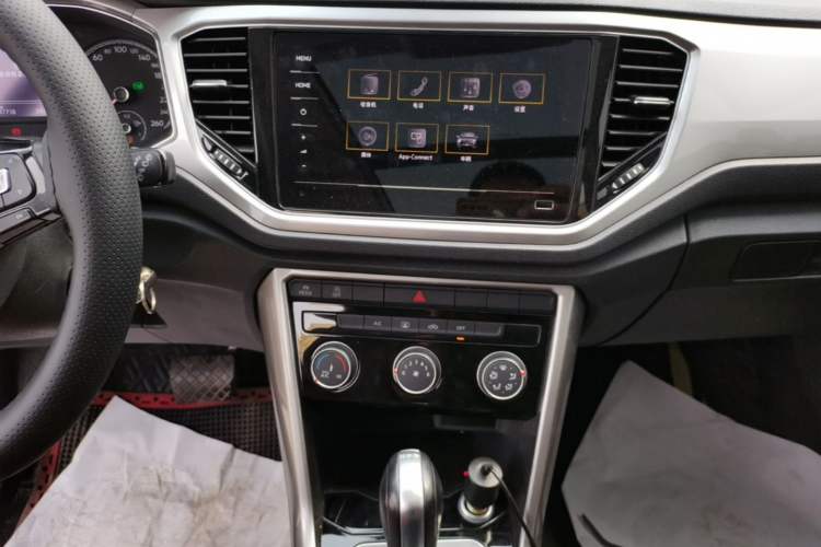 Used Volkswagen T-ROC 2021 280TSI DSG Two-Wheel Drive Elite Connect Edition Audio And AC Panel