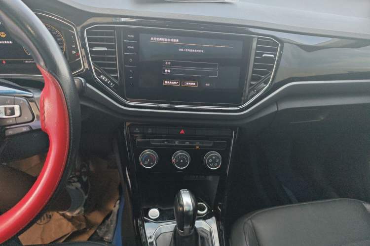 Used Volkswagen T-ROC 2021 Revised Version 280TSI DSG Two-Wheel Drive Comfort & Smart Connectivity Edition Audio And AC Panel
