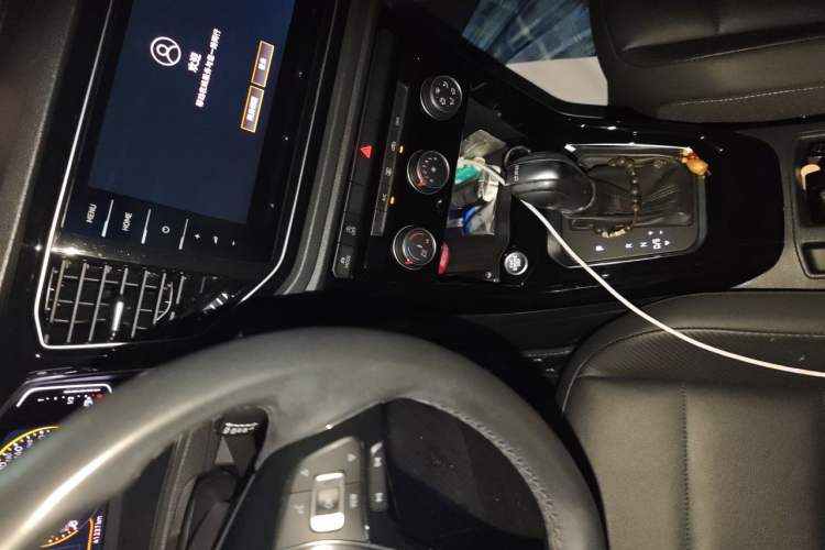 Used Volkswagen T-ROC 2021 280TSI DSG Two-Wheel Drive Comfort Connect Edition Audio And AC Panel