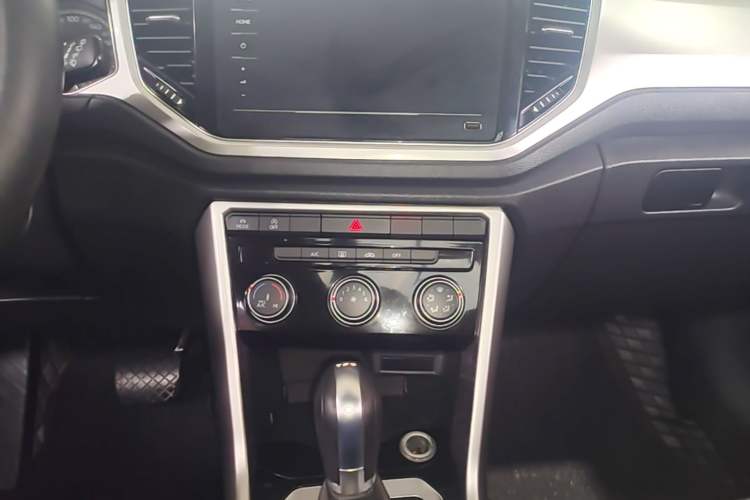 Used Volkswagen T-ROC 2021 280TSI DSG Two-Wheel Drive Elite Connect Edition Audio And AC Panel