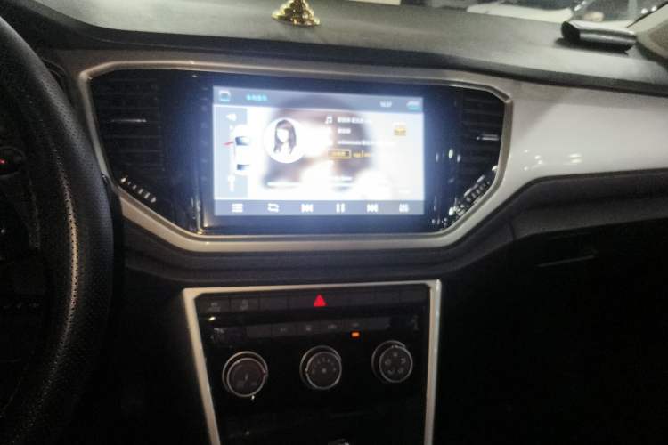 Used Volkswagen T-ROC 2021 280TSI DSG Two-Wheel Drive Elite Connect Edition Audio And AC Panel