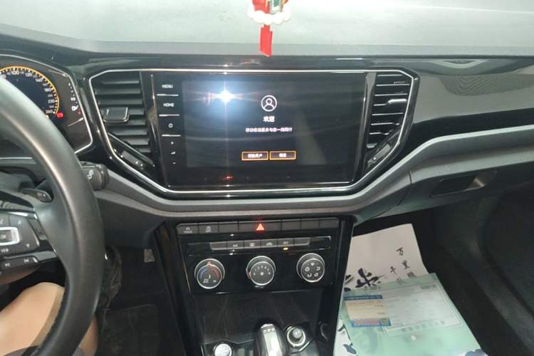 Used Volkswagen T-ROC 2021 280TSI DSG Two-Wheel Drive Comfort Connect Edition Audio And AC Panel