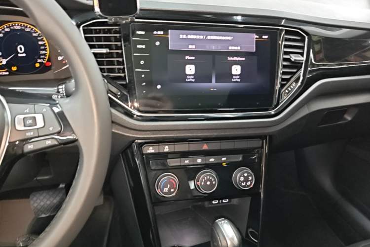 Used Volkswagen T-ROC 2021 280TSI DSG Two-Wheel Drive Comfort Connect Edition Audio And AC Panel