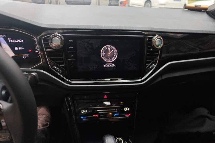 Used Volkswagen T-ROC 2021 280TSI DSG Two-Wheel Drive Luxury Smart Connectivity Version Audio And AC Panel