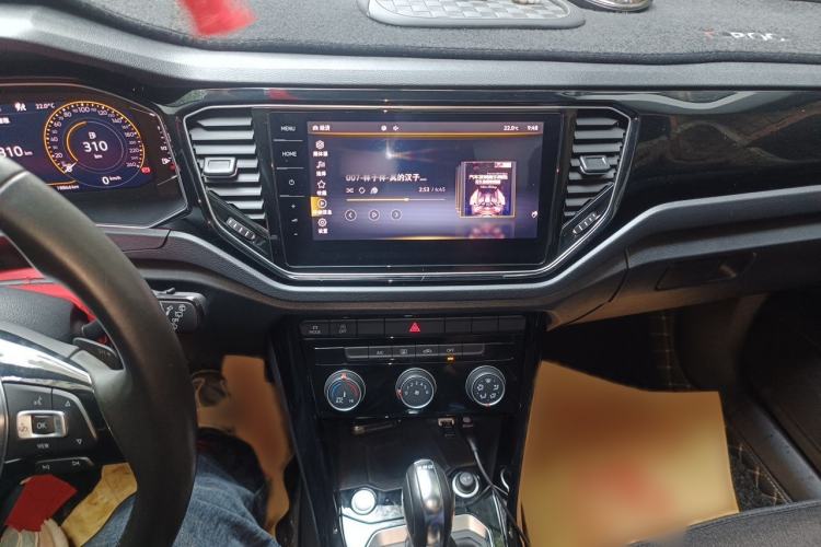 Used Volkswagen T-ROC 2021 280TSI DSG Two-Wheel Drive Comfort Connect 30th Anniversary Edition Audio And AC Panel