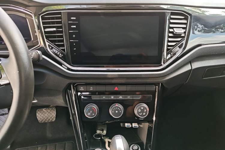 Used Volkswagen T-ROC 2021 280TSI DSG Two-Wheel Drive Comfort Connect Edition Audio And AC Panel