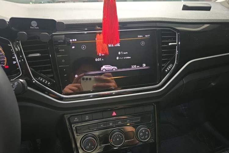 Used Volkswagen T-ROC 2021 280TSI DSG Two-Wheel Drive Comfort Connect Edition Audio And AC Panel