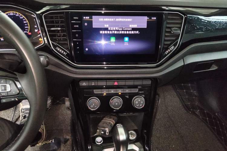 Used Volkswagen T-ROC 2021 280TSI DSG Two-Wheel Drive Comfort Connect Edition Audio And AC Panel
