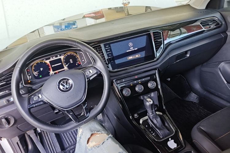 Used Volkswagen T-ROC 2021 280TSI DSG Two-Wheel Drive Comfort Connect 30th Anniversary Edition Center Console