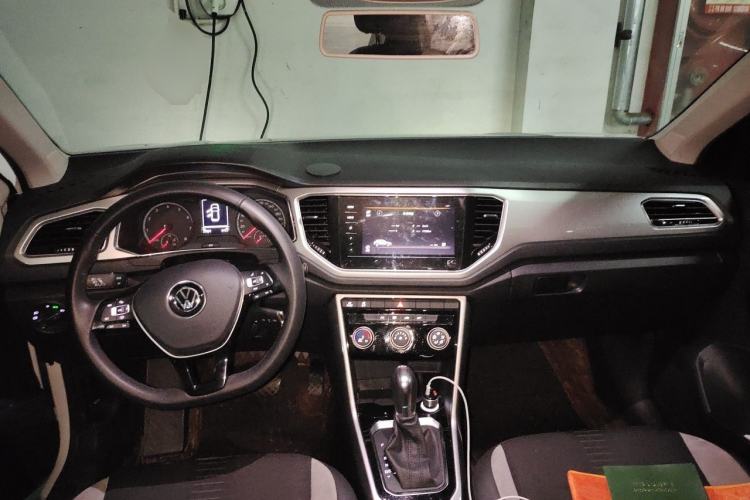 Used Volkswagen T-ROC 2021 Revised Version 280TSI DSG Two-Wheel Drive Elite Connect Edition Center Console