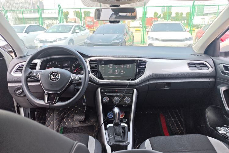 Used Volkswagen T-ROC 2021 280TSI DSG Two-Wheel Drive Elite Connect Edition Center Console