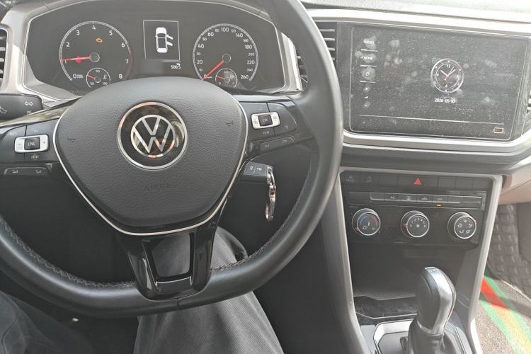 Used Volkswagen T-ROC 2021 280TSI DSG Two-Wheel Drive Elite Connect Edition Center Console