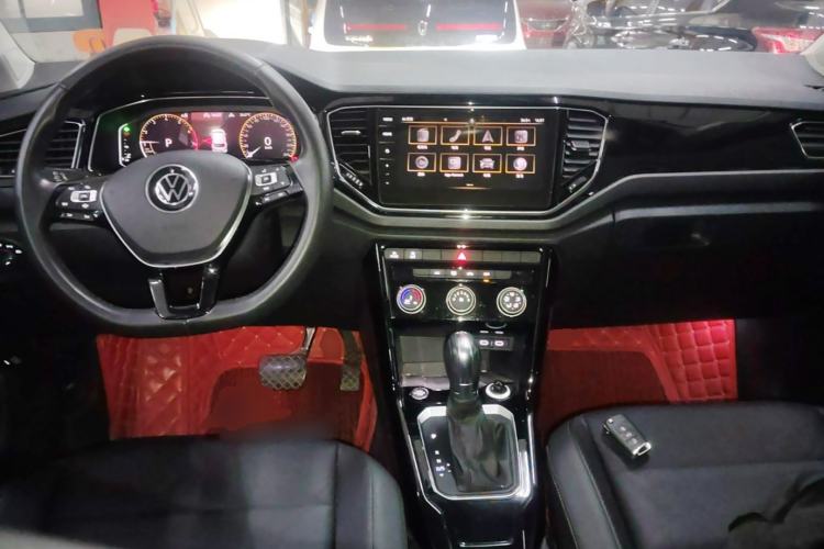 Used Volkswagen T-ROC 2021 280TSI DSG Two-Wheel Drive Comfort Connect Edition Center Console