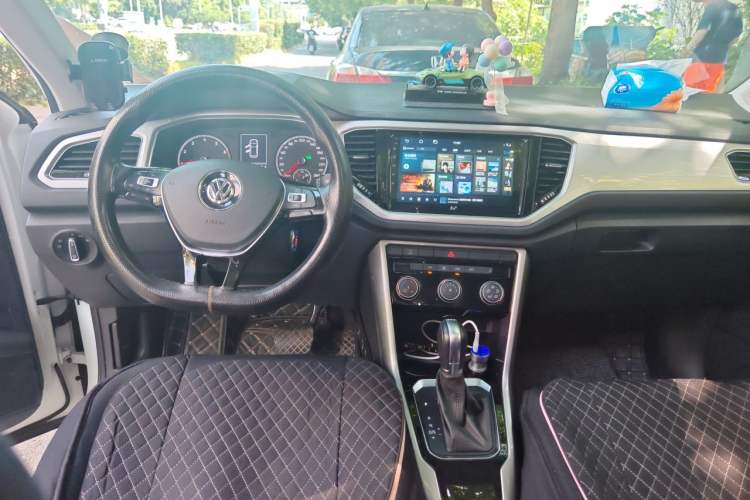 Used Volkswagen T-ROC 2021 280TSI DSG Two-Wheel Drive Elite Connect Edition Center Console