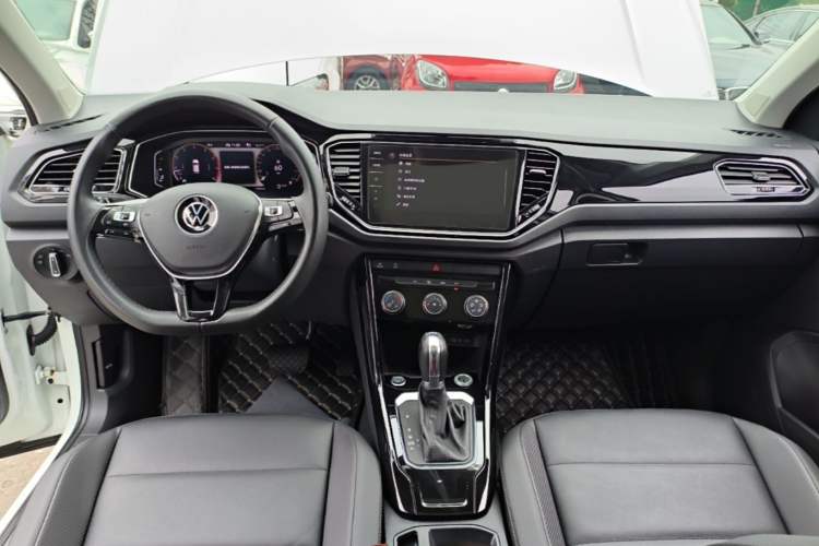 Used Volkswagen T-ROC 2021 280TSI DSG Two-Wheel Drive Comfort Connect Edition Center Console