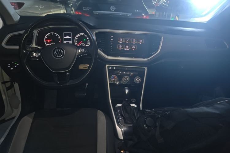 Used Volkswagen T-ROC 2021 280TSI DSG Two-Wheel Drive Elite Connect Edition Center Console