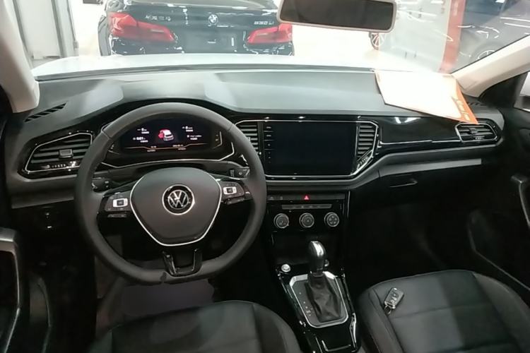Used Volkswagen T-ROC 2021 280TSI DSG Two-Wheel Drive Comfort Connect Edition Center Console
