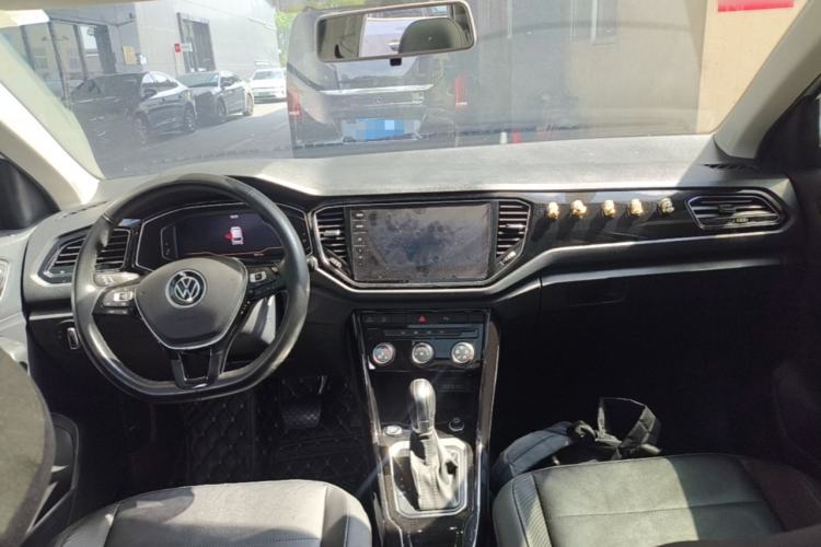 Used Volkswagen T-ROC 2021 280TSI DSG Two-Wheel Drive Comfort Connect Edition Center Console