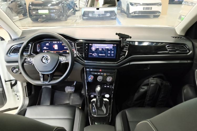 Used Volkswagen T-ROC 2021 280TSI DSG Two-Wheel Drive Comfort Connect Edition Center Console