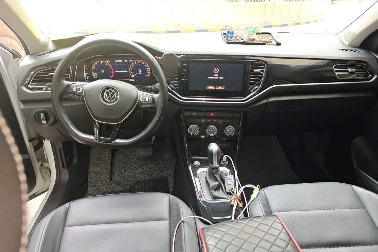 Used Volkswagen T-ROC 2021 280TSI DSG Two-Wheel Drive Comfort Connect Edition Center Console