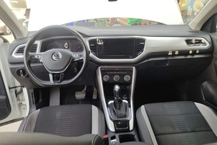 Used Volkswagen T-ROC 2021 280TSI DSG Two-Wheel Drive Elite Connect Edition Center Console
