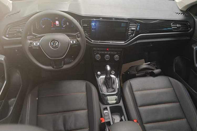 Used Volkswagen T-ROC 2021 280TSI DSG Two-Wheel Drive Comfort Connect 30th Anniversary Edition Center Console