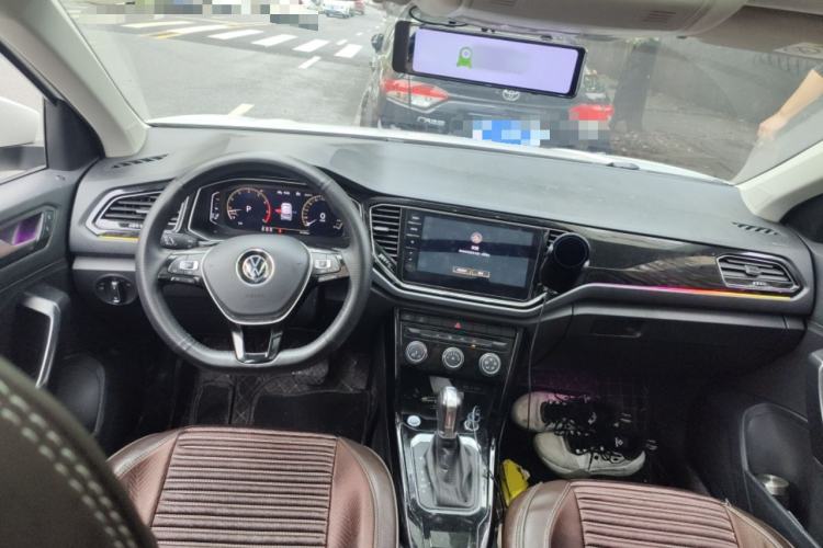 Used Volkswagen T-ROC 2021 280TSI DSG Two-Wheel Drive Comfort Connect Edition Center Console