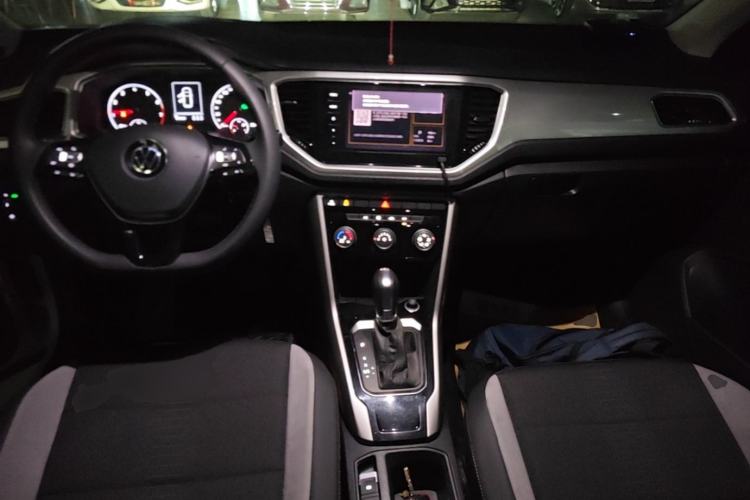 Used Volkswagen T-ROC 2021 Revised Version 280TSI DSG Two-Wheel Drive Elite Connect Edition Center Console