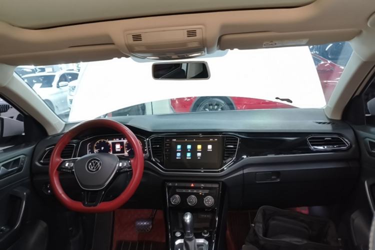 Used Volkswagen T-ROC 2021 280TSI DSG Two-Wheel Drive Comfort Connect Edition Center Console