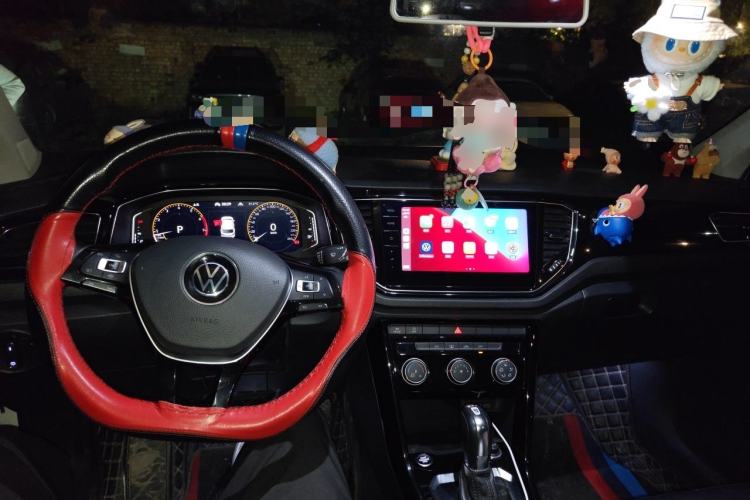 Used Volkswagen T-ROC 2021 280TSI DSG Two-Wheel Drive Comfort Connect Edition Center Console