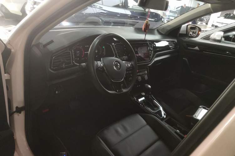 Used Volkswagen T-ROC 2021 Revised Version 280TSI DSG Two-Wheel Drive Comfort & Smart Connectivity Edition Center Console