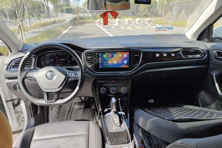 Used Volkswagen T-ROC 2021 280TSI DSG Two-Wheel Drive Comfort Connect Edition Center Console
