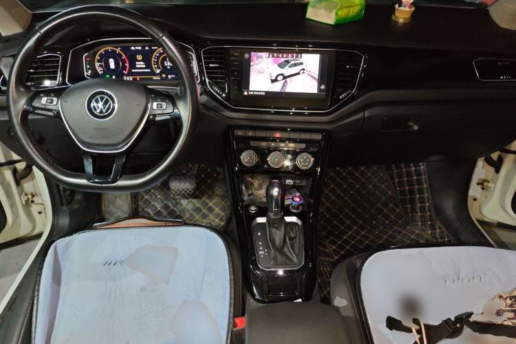 Used Volkswagen T-ROC 2021 280TSI DSG Two-Wheel Drive Comfort Connect Edition Center Console