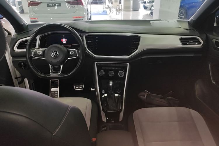 Used Volkswagen T-ROC 2021 280TSI DSG Two-Wheel Drive R-Line Pro Connected Version Center Console