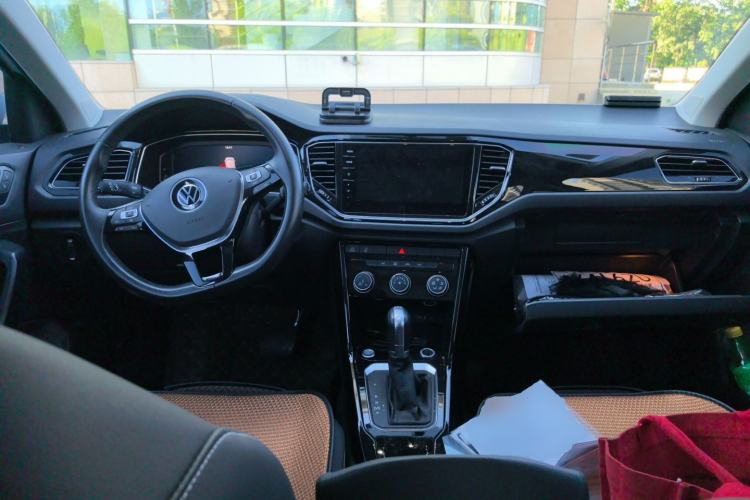 Used Volkswagen T-ROC 2021 280TSI DSG Two-Wheel Drive Comfort Connect Edition Center Console