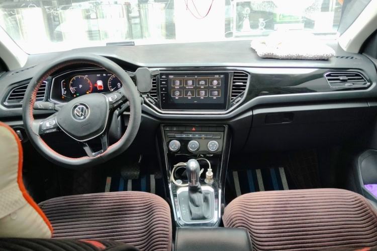 Used Volkswagen T-ROC 2021 280TSI DSG Two-Wheel Drive Comfort Connect Edition Center Console
