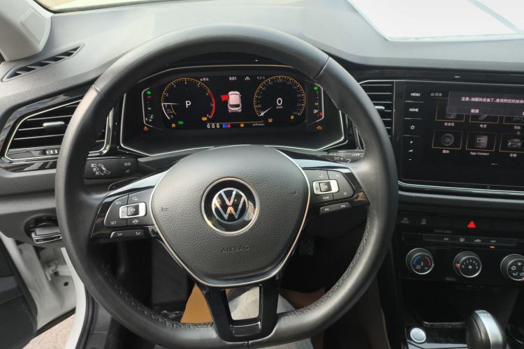 Used Volkswagen T-ROC 2021 280TSI DSG Two-Wheel Drive Comfort Connect Edition Center Console