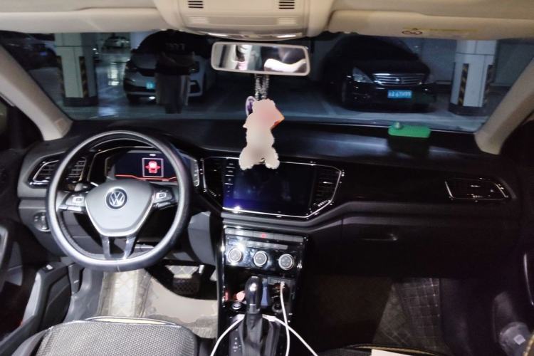Used Volkswagen T-ROC 2021 280TSI DSG Two-Wheel Drive R-Line Pro Connected Version Center Console