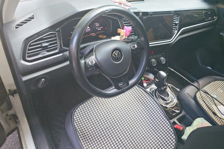 Used Volkswagen T-ROC 2021 280TSI DSG Two-Wheel Drive Comfort Connect Edition Center Console