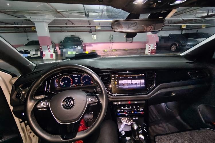 Used Volkswagen T-ROC 2021 280TSI DSG Two-Wheel Drive Luxury Smart Connectivity Version Center Console