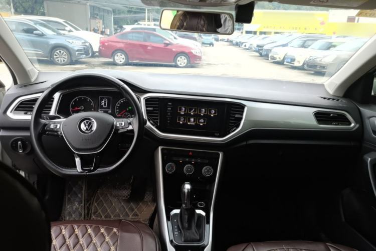 Used Volkswagen T-ROC 2021 280TSI DSG Two-Wheel Drive Elite Connect Edition Center Console