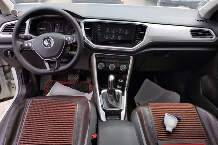 Used Volkswagen T-ROC 2021 280TSI DSG Two-Wheel Drive Elite Connect Edition Center Console